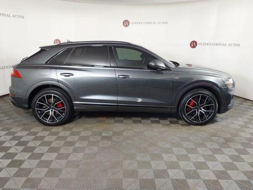 Daytona Gray Pearl Effect 2023 Audi Q8 55 Premium Plus
