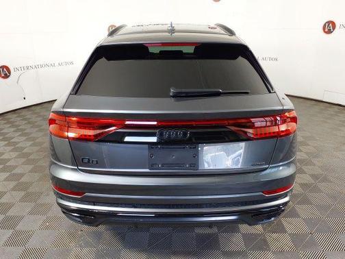 Daytona Gray Pearl Effect 2023 Audi Q8 55 Premium Plus