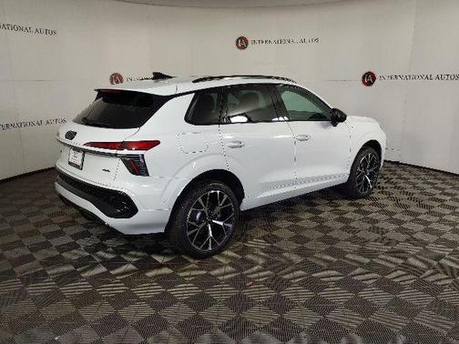 Glacier White Metallic 2026 Audi Q3 TFSI quattro S tronic