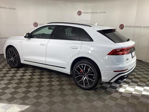 2022 Audi Q8 55 Premium Plus