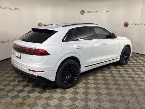 Glacier White Metallic 2025 Audi SQ8 4.0T Prestige