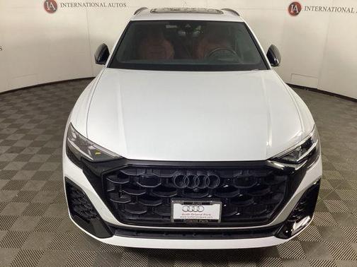 Glacier White Metallic 2025 Audi SQ8 4.0T Prestige