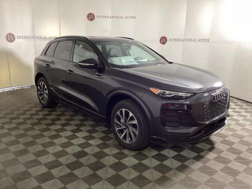 2025 Audi Q6 e-tron Premium quattro