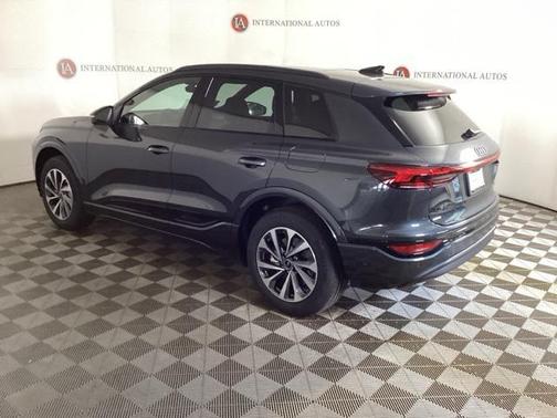 2025 Audi Q6 e-tron Premium quattro