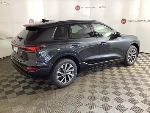 2025 Audi Q6 e-tron Premium quattro
