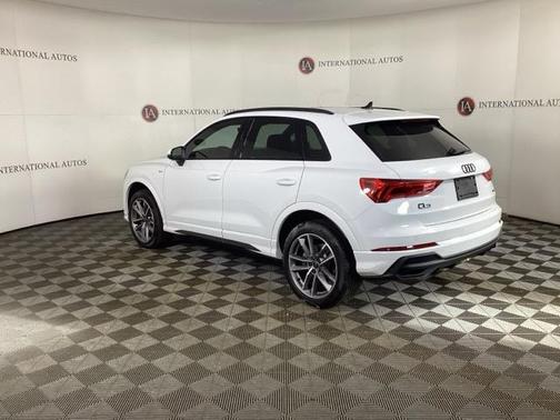 2025 Audi Q3 Premium 45 TFSI S line quattro Tiptronic