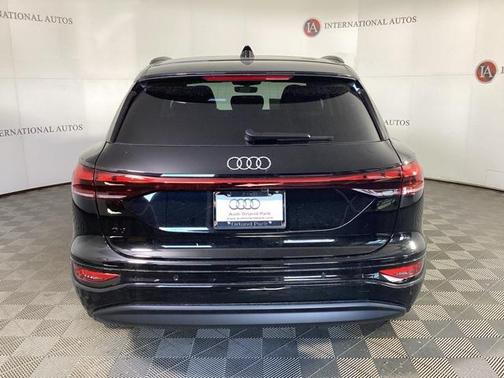 2025 Audi Q6 e-tron Prestige quattro
