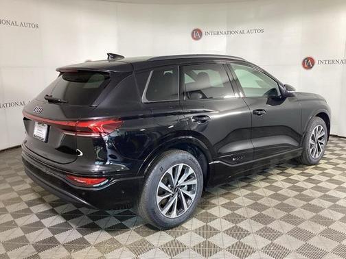 2025 Audi Q6 e-tron Prestige quattro