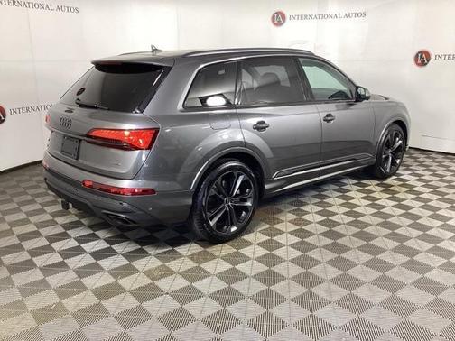 2025 Audi Q7 55 Premium Plus