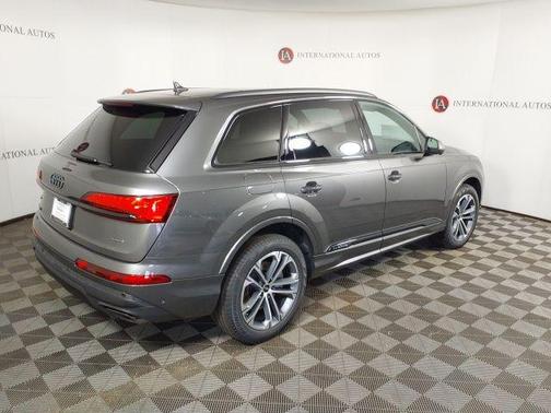 Samurai Gray Metallic 2026 Audi Q7 55 Premium