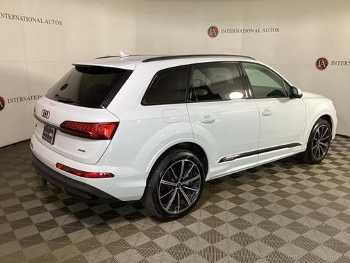 2024 Audi Q7 55 Premium Plus