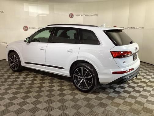 2024 Audi Q7 55 Premium Plus