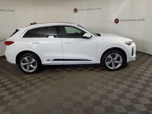 Glacier White 2025 Audi Q5 Premium Plus TFSI quattro S tronic