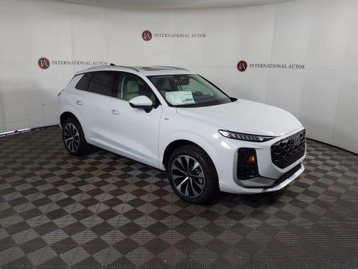 Glacier White Metallic 2026 Audi Q3 TFSI quattro S tronic