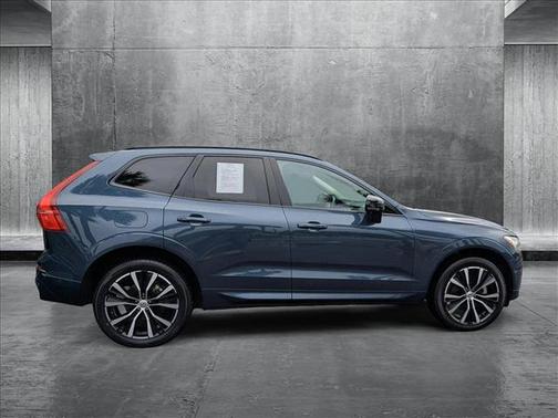 2024 Volvo XC60 B5 Plus Dark Theme