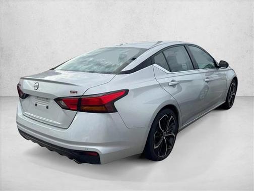 Brilliant Silver Metallic 2024 Nissan Altima SR FWD