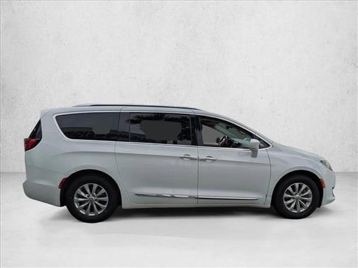 2018 Chrysler Pacifica Touring-L