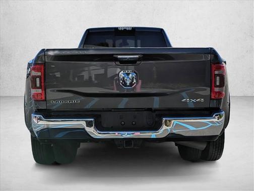 2019 RAM 3500 Laramie Crew Cab 4x4 8' Box