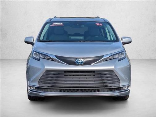 Celestial Silver Metallic 2021 Toyota Sienna XLE 7 Passenger