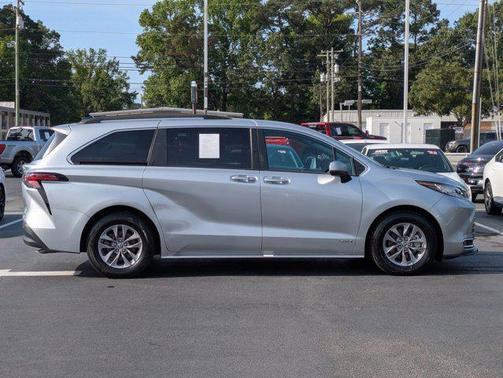Celestial Silver Metallic 2021 Toyota Sienna XLE 7 Passenger
