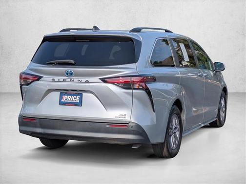 Celestial Silver Metallic 2021 Toyota Sienna XLE 7 Passenger
