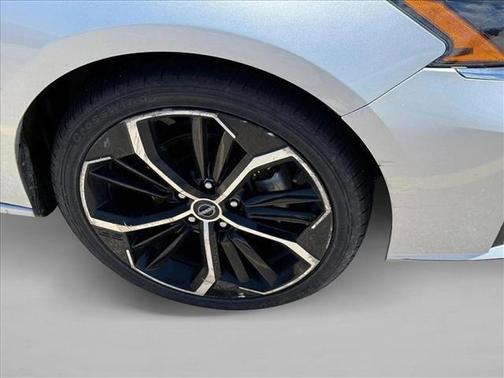Brilliant Silver Metallic 2024 Nissan Altima SR FWD