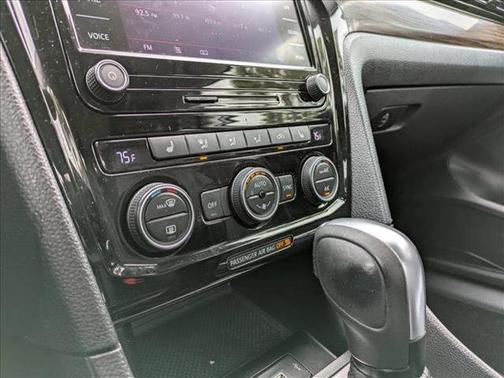 2022 Volkswagen Passat 2.0T Limited Edition