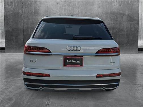 2024 Audi Q7 45 Premium Plus