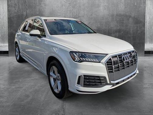 2024 Audi Q7 45 Premium Plus