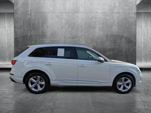 2024 Audi Q7 45 Premium Plus