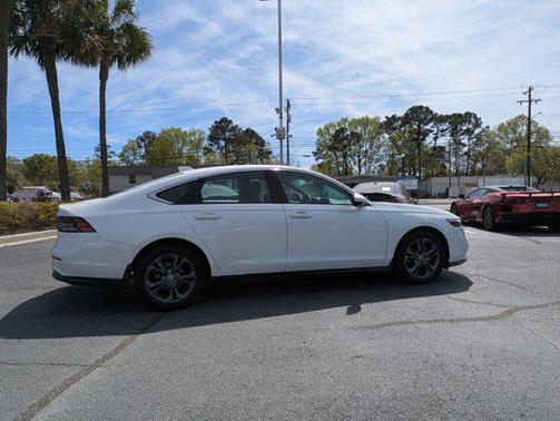 Platinum White Pea 2023 Honda Accord EX