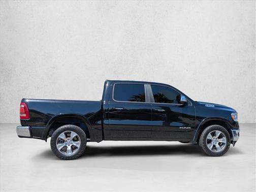 Diamond Black Crystal Pearlcoat 2022 RAM 1500 Laramie