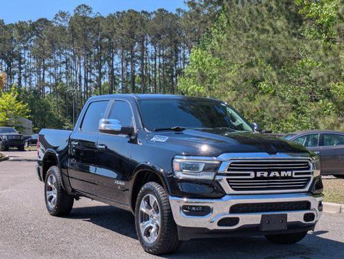 Diamond Black Crystal Pearlcoat 2022 RAM 1500 Laramie
