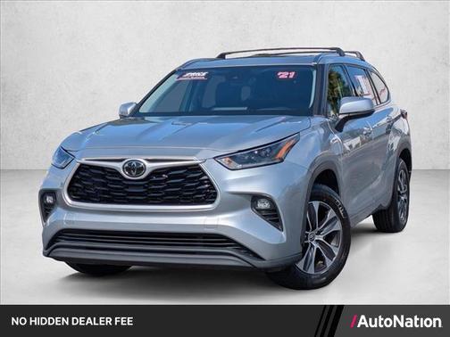 Celestial Silver Metallic 2021 Toyota Highlander XLE