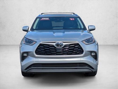 Celestial Silver Metallic 2021 Toyota Highlander XLE