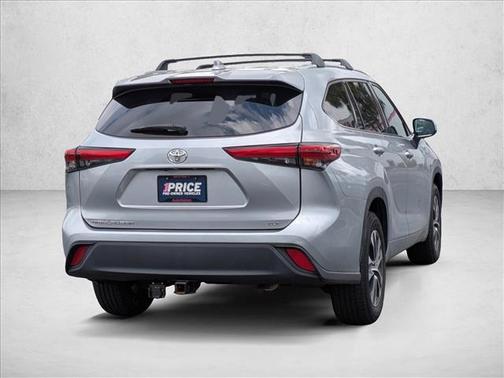 Celestial Silver Metallic 2021 Toyota Highlander XLE