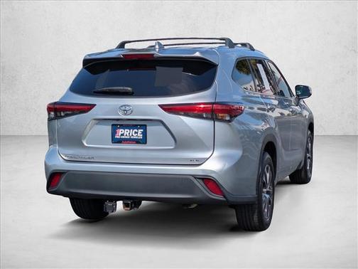 Celestial Silver Metallic 2021 Toyota Highlander XLE