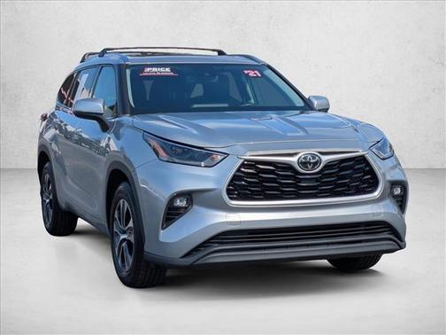Celestial Silver Metallic 2021 Toyota Highlander XLE
