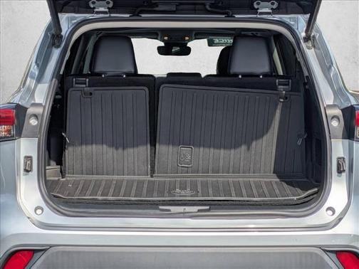 Celestial Silver Metallic 2021 Toyota Highlander XLE
