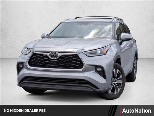 Celestial Silver Metallic 2021 Toyota Highlander XLE