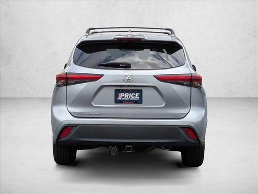 Celestial Silver Metallic 2021 Toyota Highlander XLE