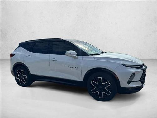 Iridescent Pearl Tricoat 2024 Chevrolet Blazer RS