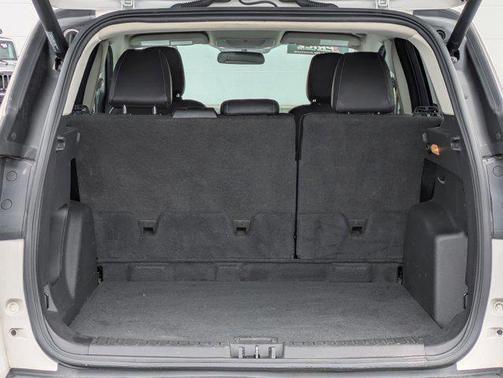 White Platinum Metallic Tri-Coat 2019 Ford Escape SEL