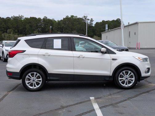 White Platinum Metallic Tri-Coat 2019 Ford Escape SEL