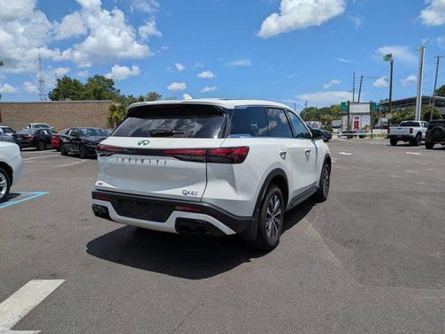 2022 INFINITI QX60 Pure