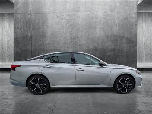 2023 Nissan Altima SR FWD