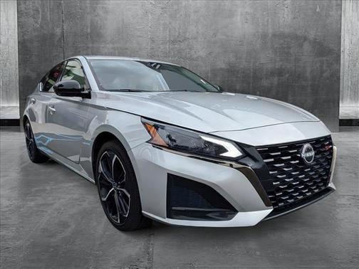 2023 Nissan Altima SR FWD