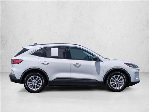 Oxford White 2022 Ford Escape SE