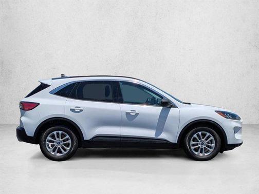 Oxford White 2022 Ford Escape SE