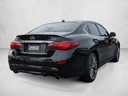 2016 INFINITI Q70 3.7